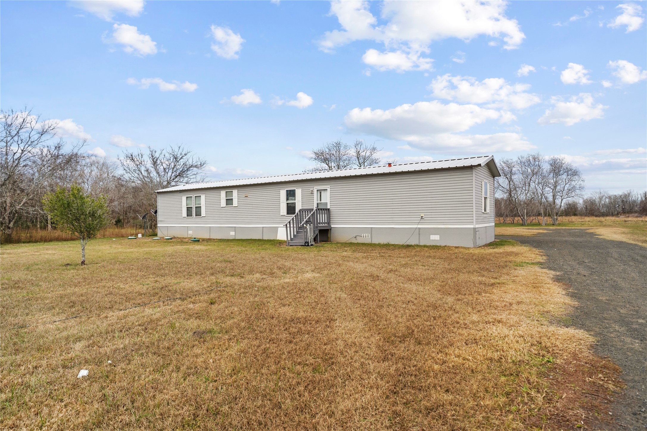 19645 Nordt Road Damon, TX 77430 - Photo 33 of 50 a front view of house with yard