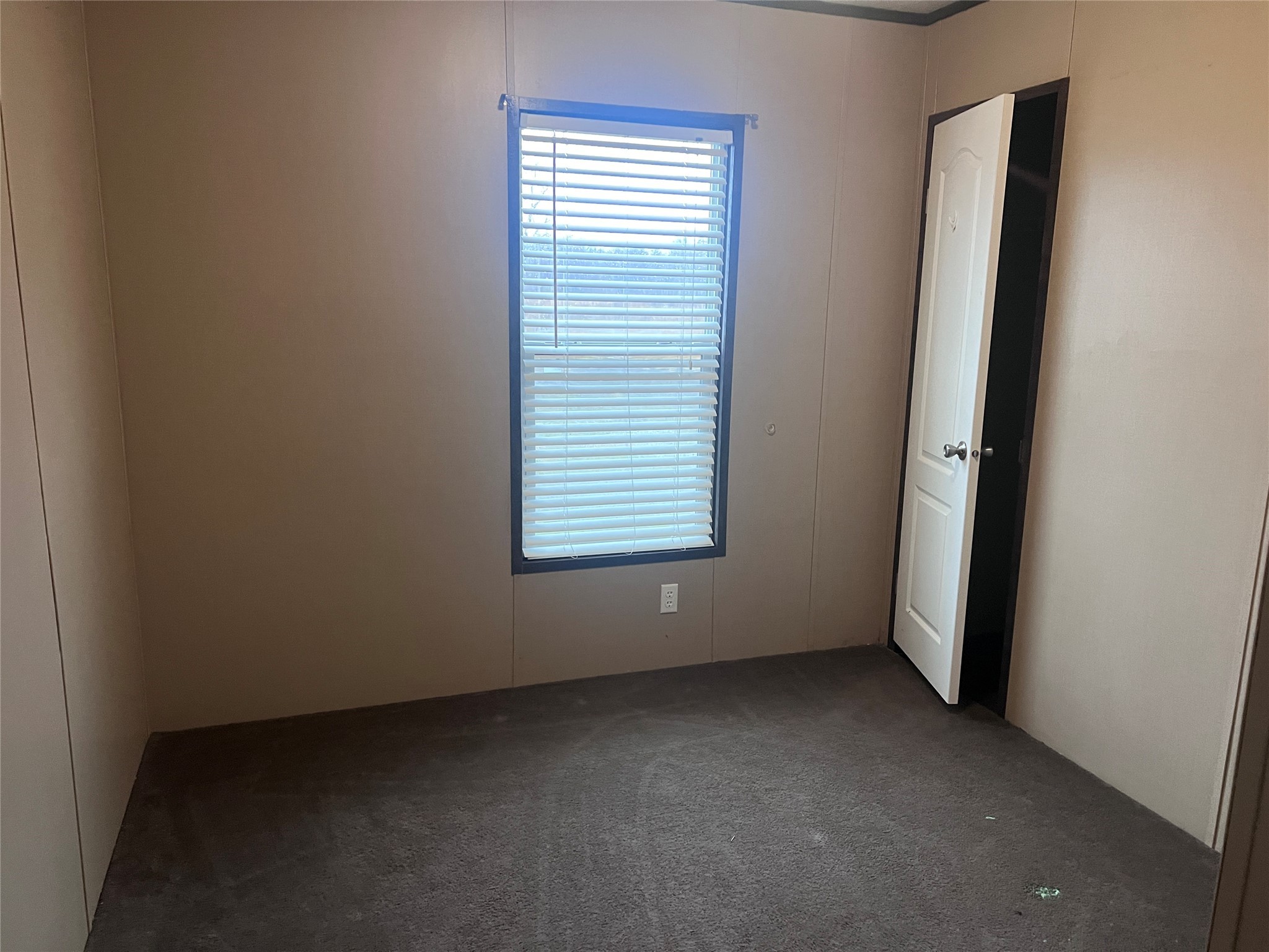 19645 Nordt Road Damon, TX 77430 - Photo 47 of 50 an empty room with windows