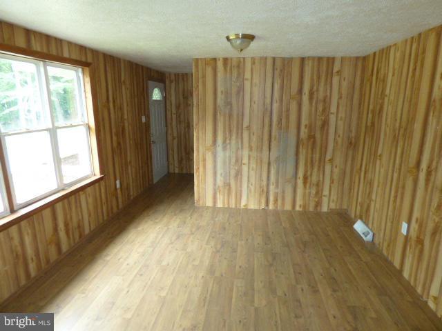 6115 Sensel Road Hancock, MD 21750 - Photo 5 of 9 Living Room