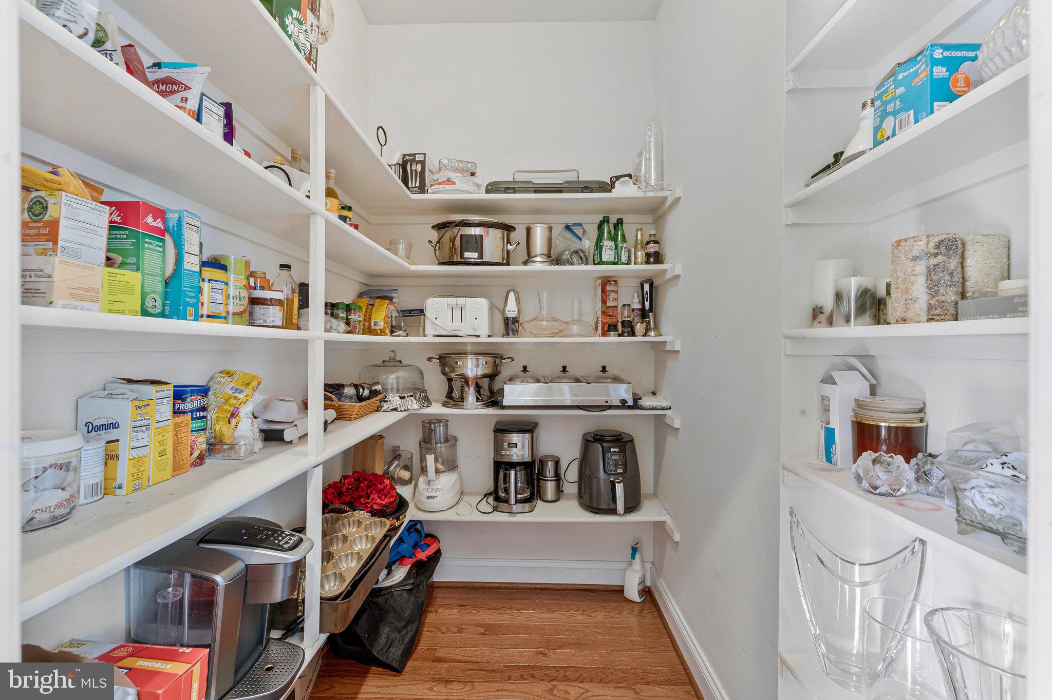9183 Topaz Street Fairfax, VA 22031 - Photo 12 of 67 Pantry