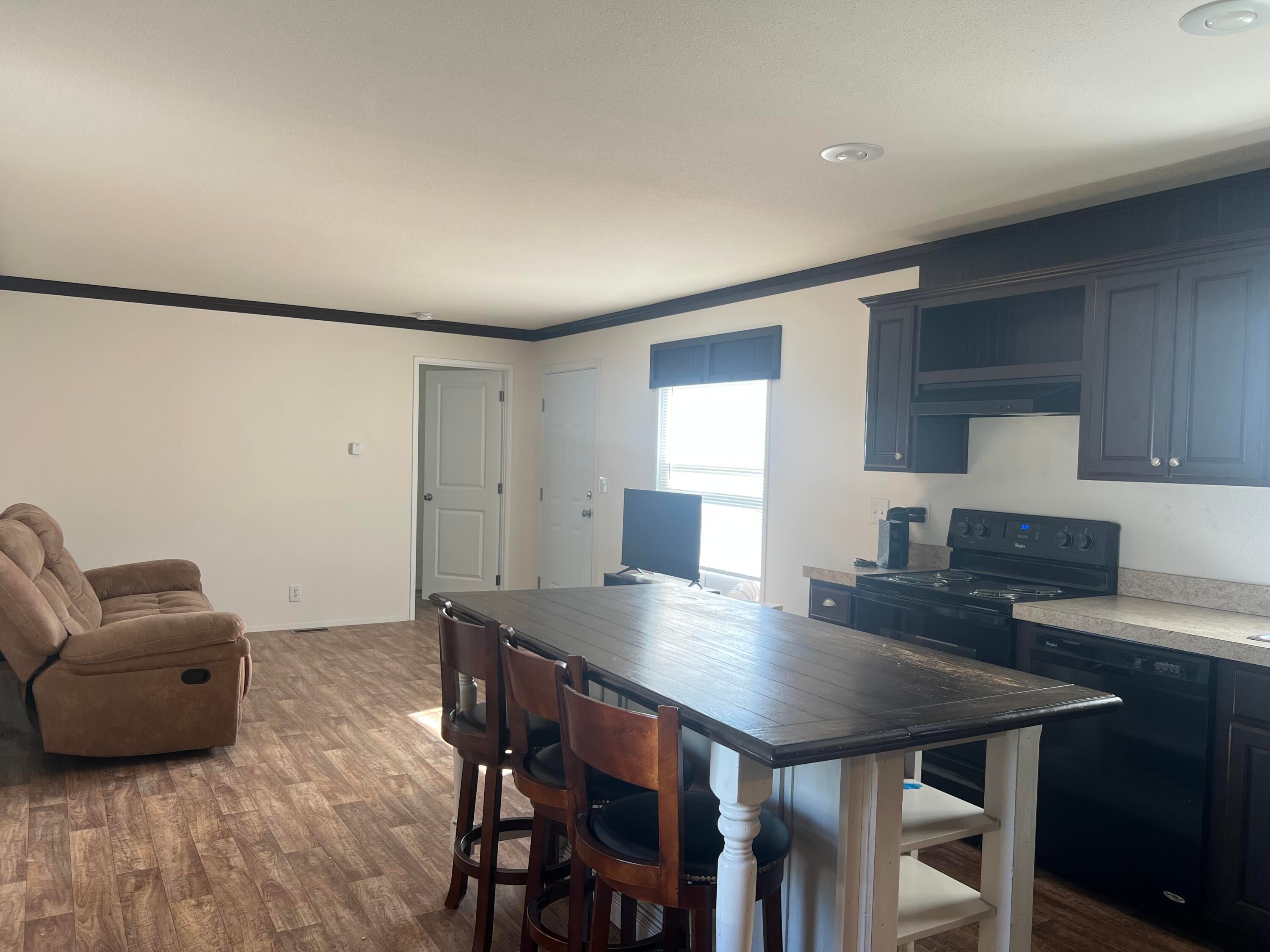 4000 Round Lake Road, Unit 91 Klamath Falls, OR 97601 - Photo 7 of 18 IMG_5185