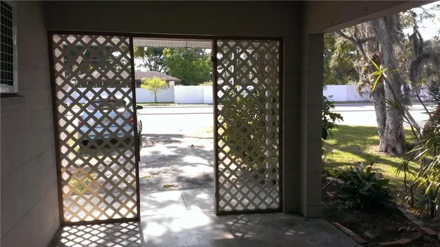 a view of yard with green space