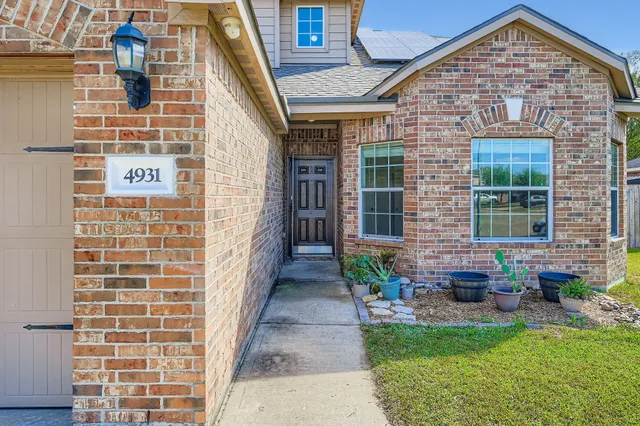 $2,300 | 4931 Monarch Falls Lane, Richmond, TX 77469