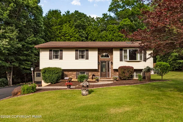 $367,500 | 1220 Silver Fox Drive, Kresgeville, PA 18333
