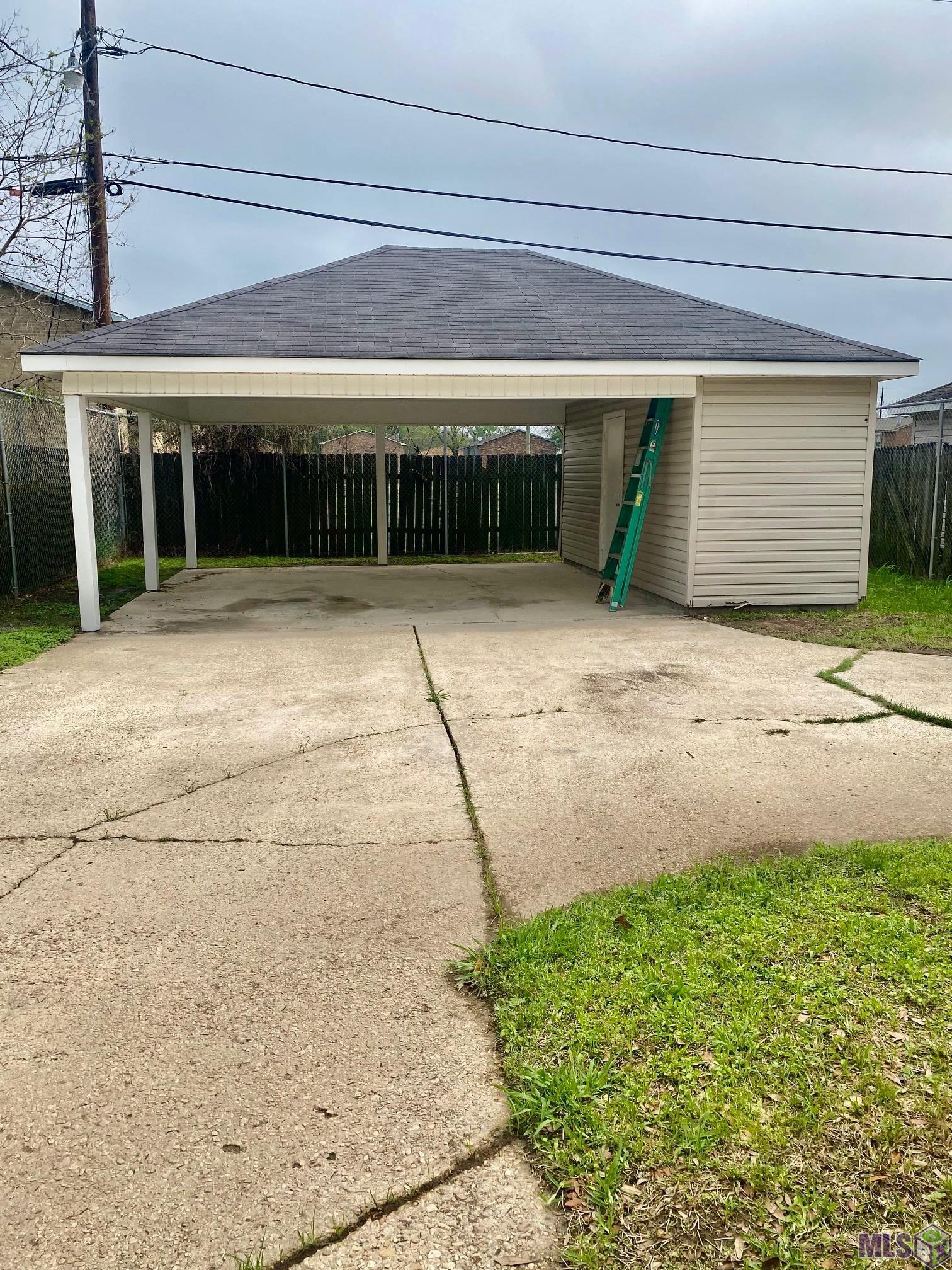 1835 Fountain Avenue Baton Rouge, LA 70810 - Photo 15 of 16 Carport