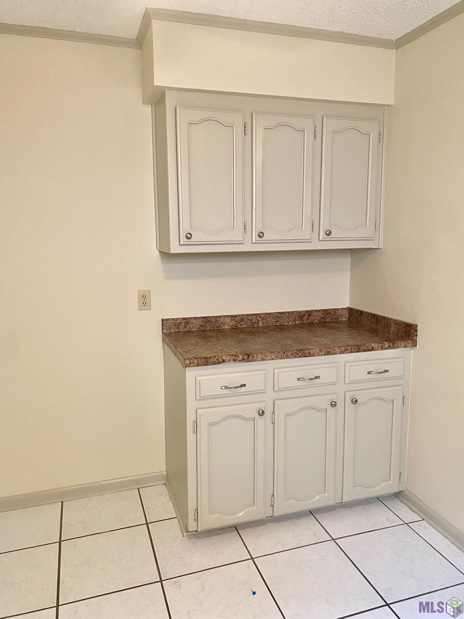 1835 Fountain Avenue Baton Rouge, LA 70810 - Photo 10 of 16 Kitchen