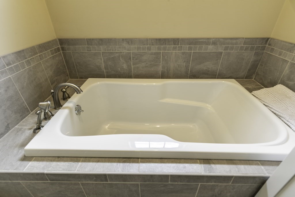 2 Chatham Way South Hadley, MA 01075 - Photo 18 of 40 a bathroom with a bathtub