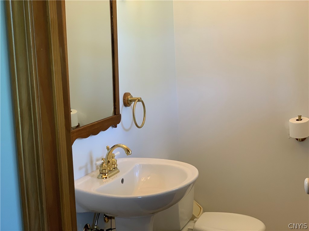 512 Shackelton Point Road Sullivan, NY 13030 - Photo 13 of 32 Half bath on the first floor