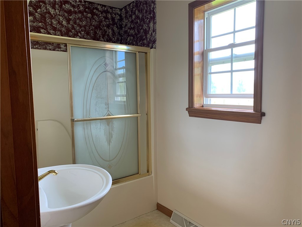 512 Shackelton Point Road Sullivan, NY 13030 - Photo 23 of 32 Owners bath of the bedroom