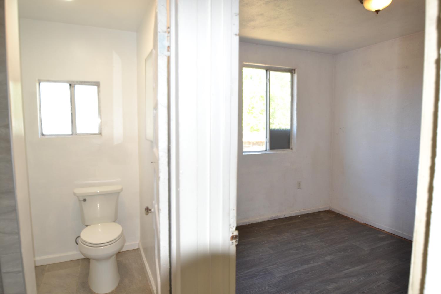 188 Justine Avenue Reedley, CA 93654 - Photo 13 of 20 a bathroom with a toilet and a window