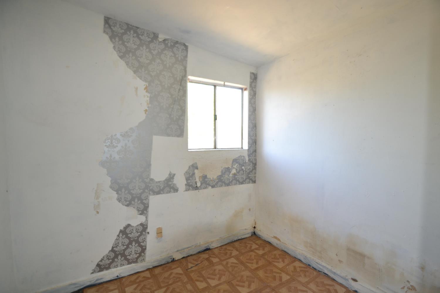 188 Justine Avenue Reedley, CA 93654 - Photo 19 of 20 a bathroom with a sink and shower
