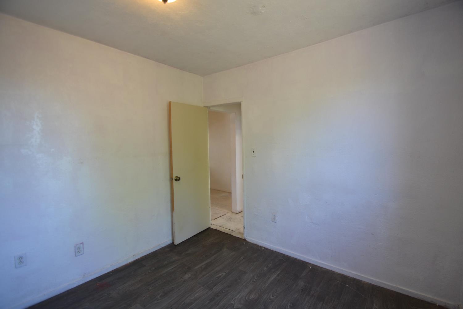 188 Justine Avenue Reedley, CA 93654 - Photo 6 of 20 a view of an empty room