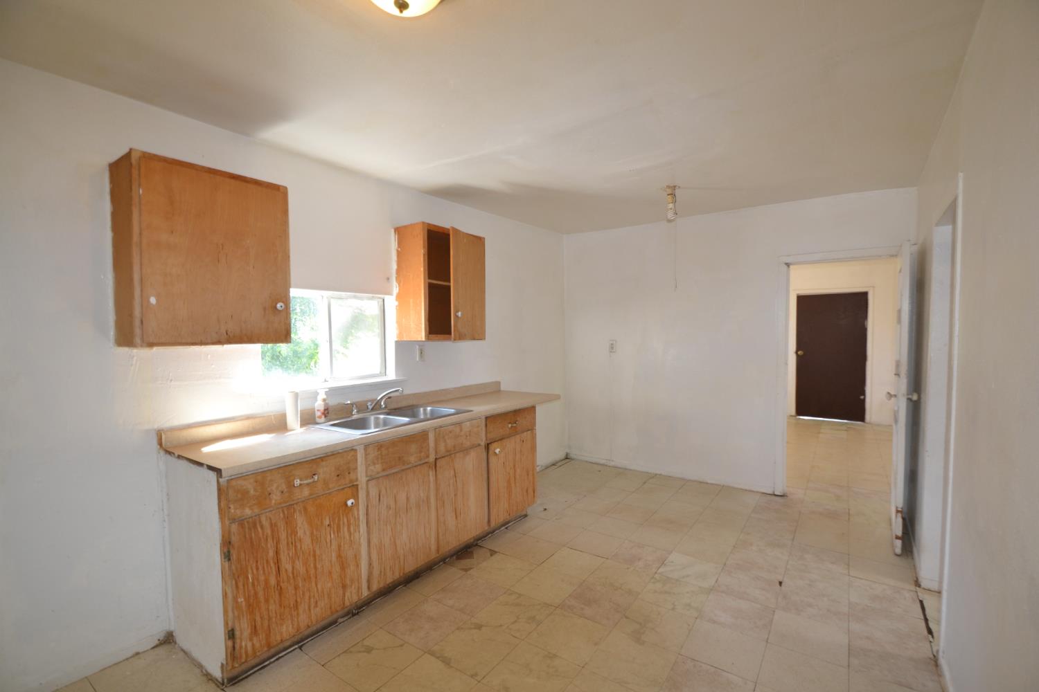 188 Justine Avenue Reedley, CA 93654 - Photo 8 of 21