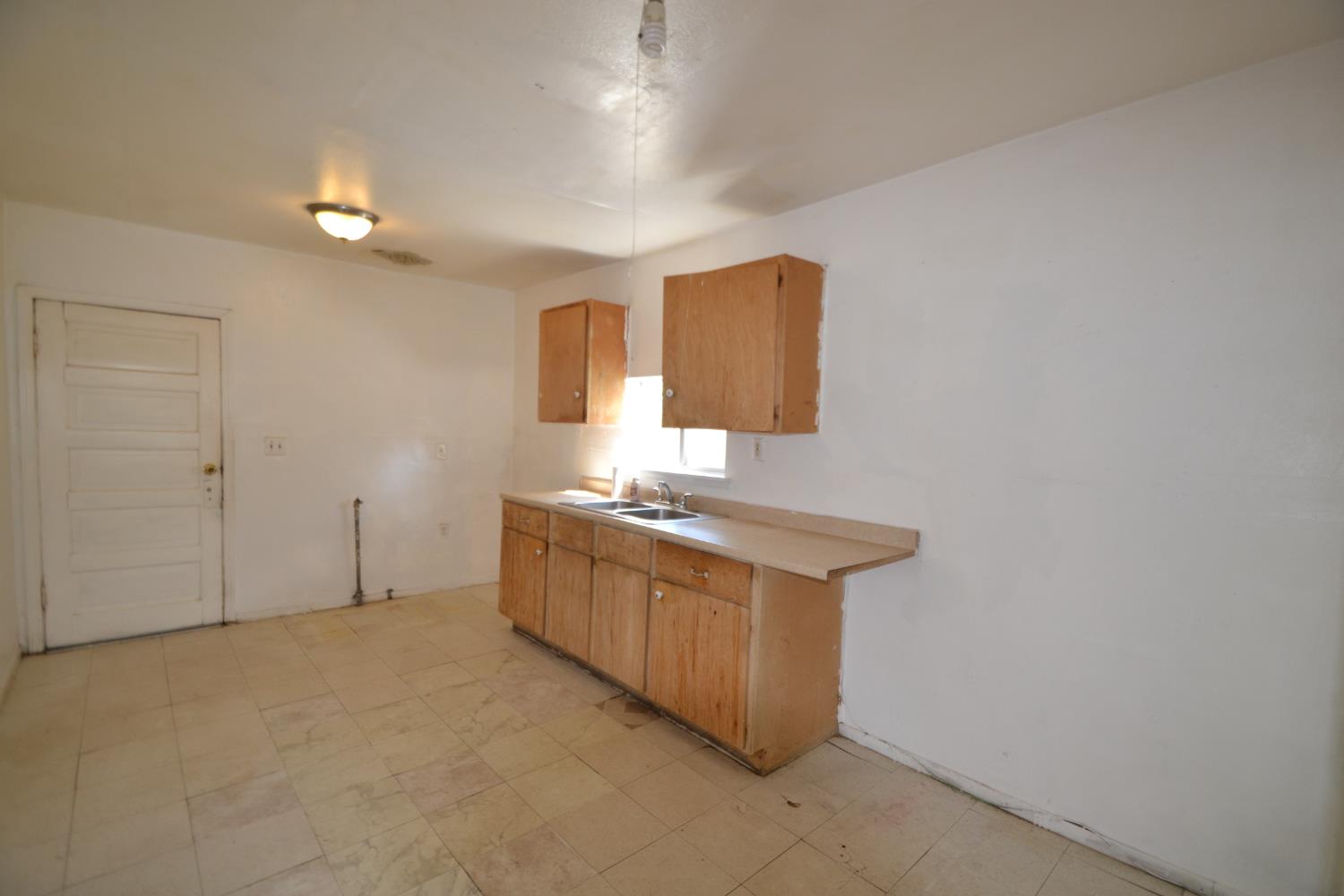 188 Justine Avenue Reedley, CA 93654 - Photo 9 of 21