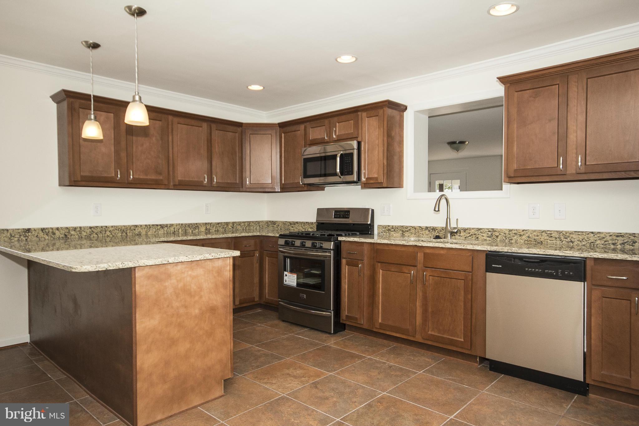 7 Delight Road Reisterstown, MD 21136 - Photo 4 of 28 Tons of counter space.