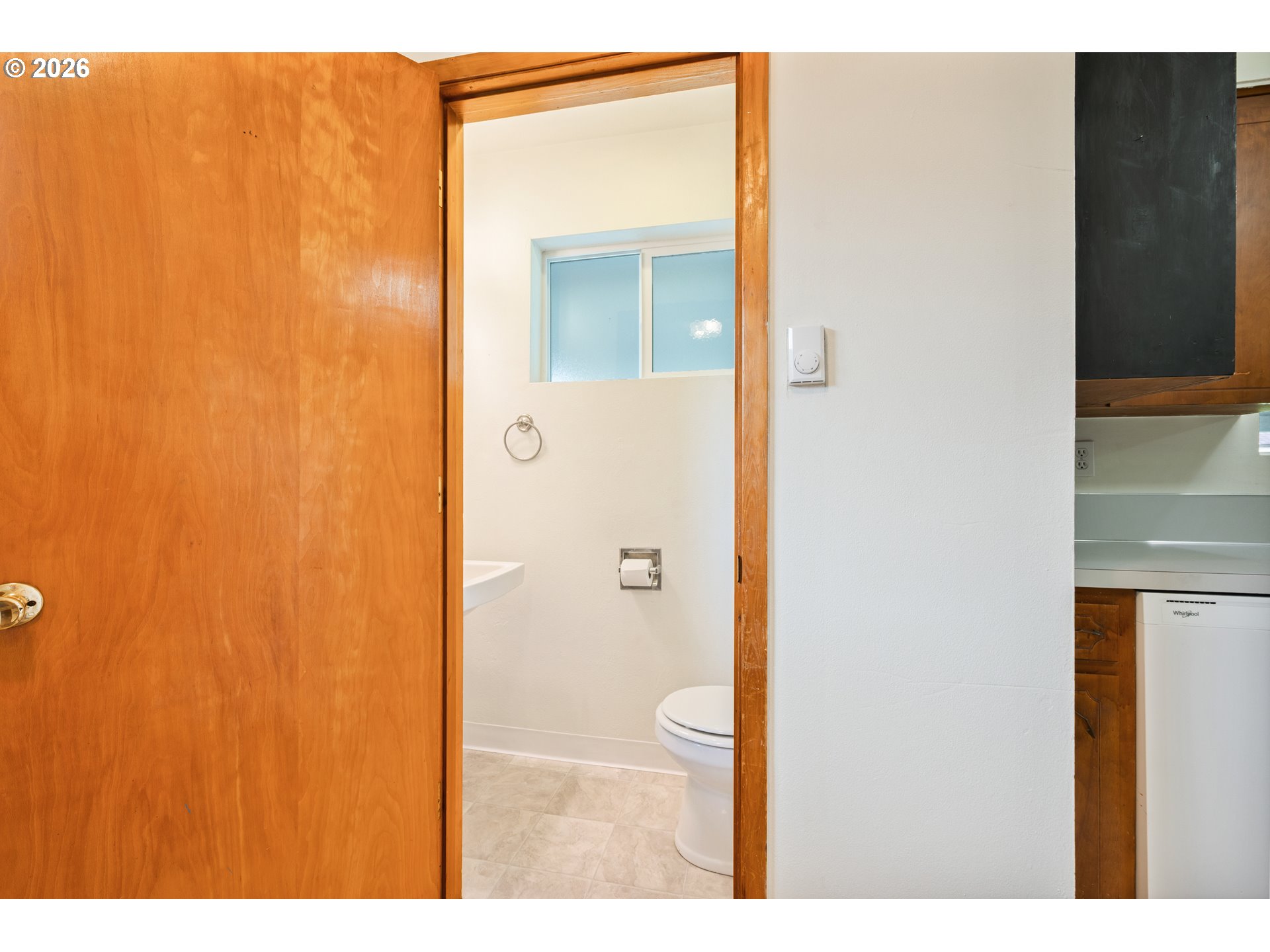 8 Terry Court Longview, WA 98632 - Photo 13 of 32 a bathroom with a shower