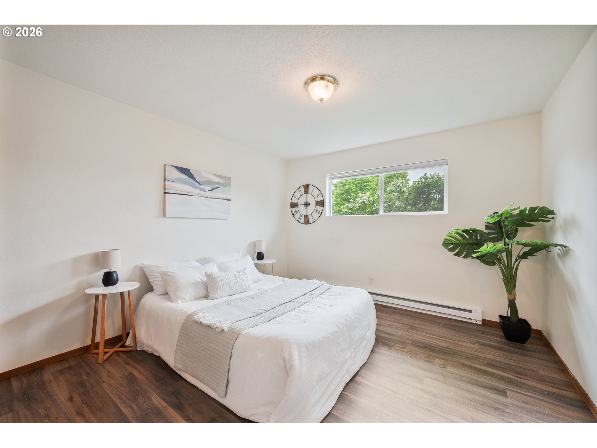 8 Terry Court Longview, WA 98632 - Photo 15 of 32 a bedroom with a bed window and a potted plant