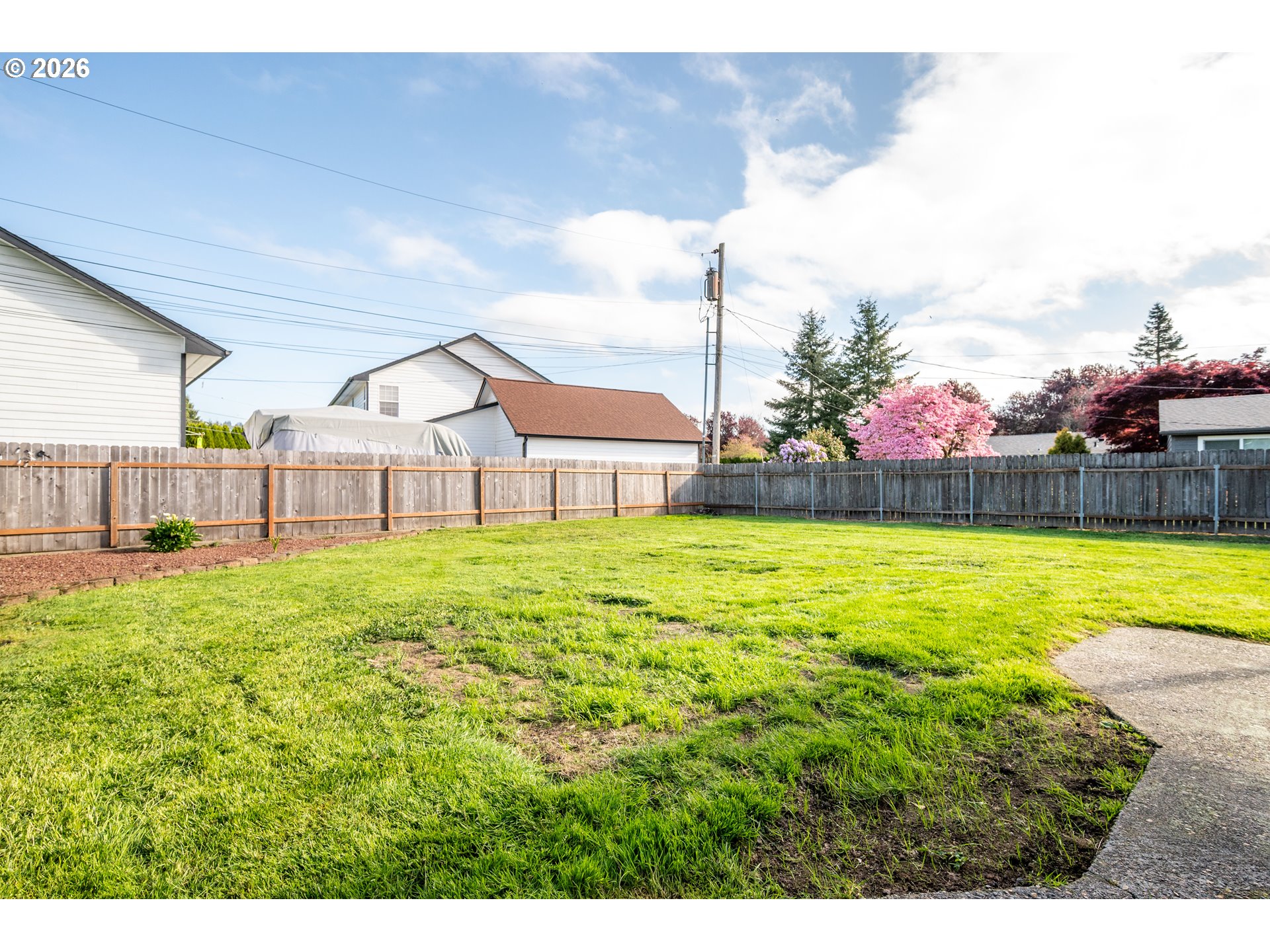 8 Terry Court Longview, WA 98632 - Photo 23 of 32 a view of a house with a swimming pool
