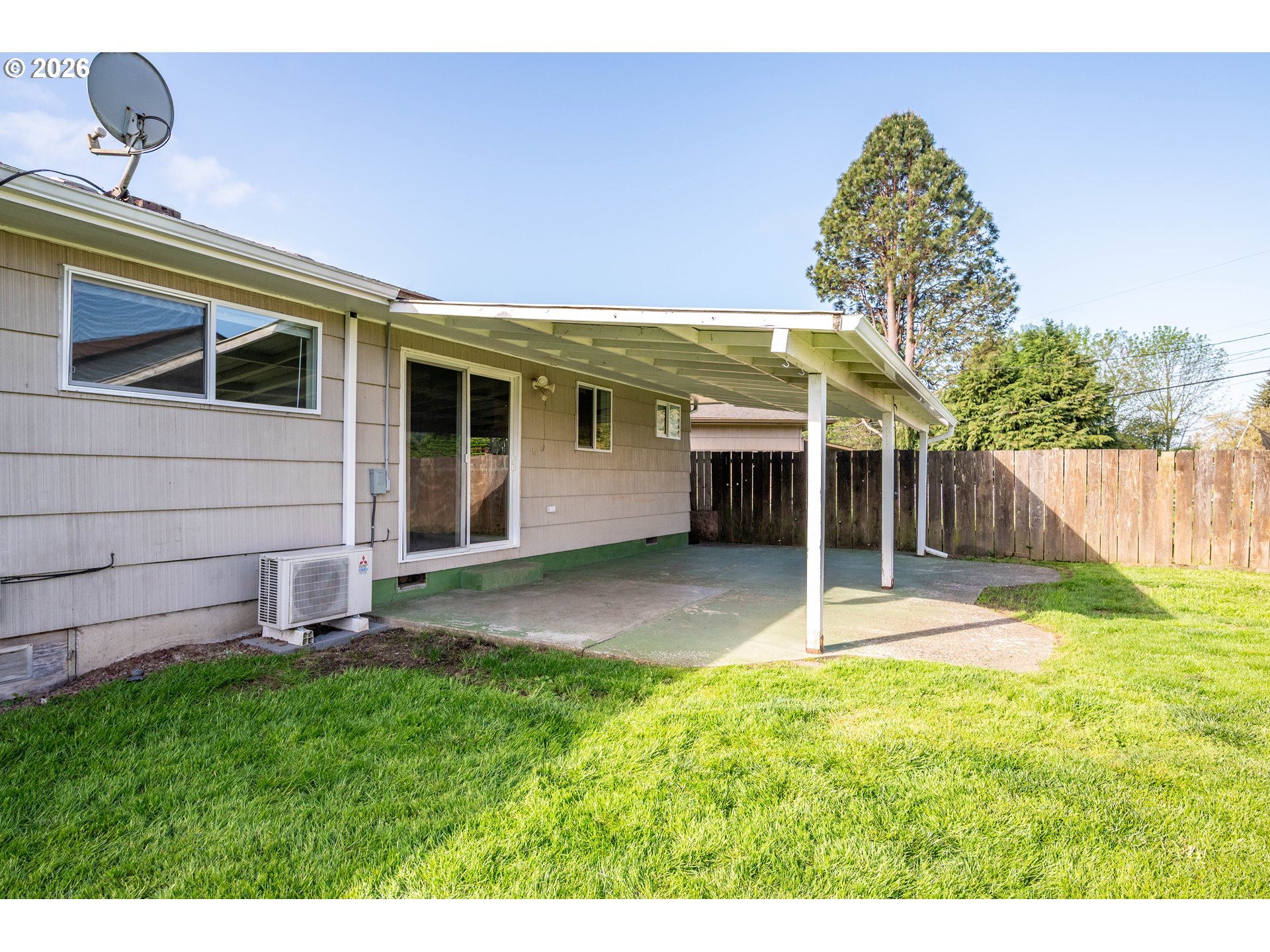 8 Terry Court Longview, WA 98632 - Photo 27 of 32 a backyard of a house with plants and wooden fence