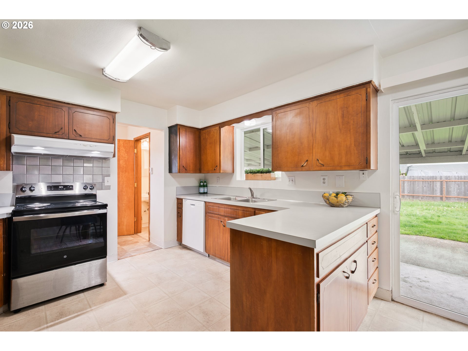 8 Terry Court Longview, WA 98632 - Photo 8 of 32 a kitchen with a sink stove and refrigerator
