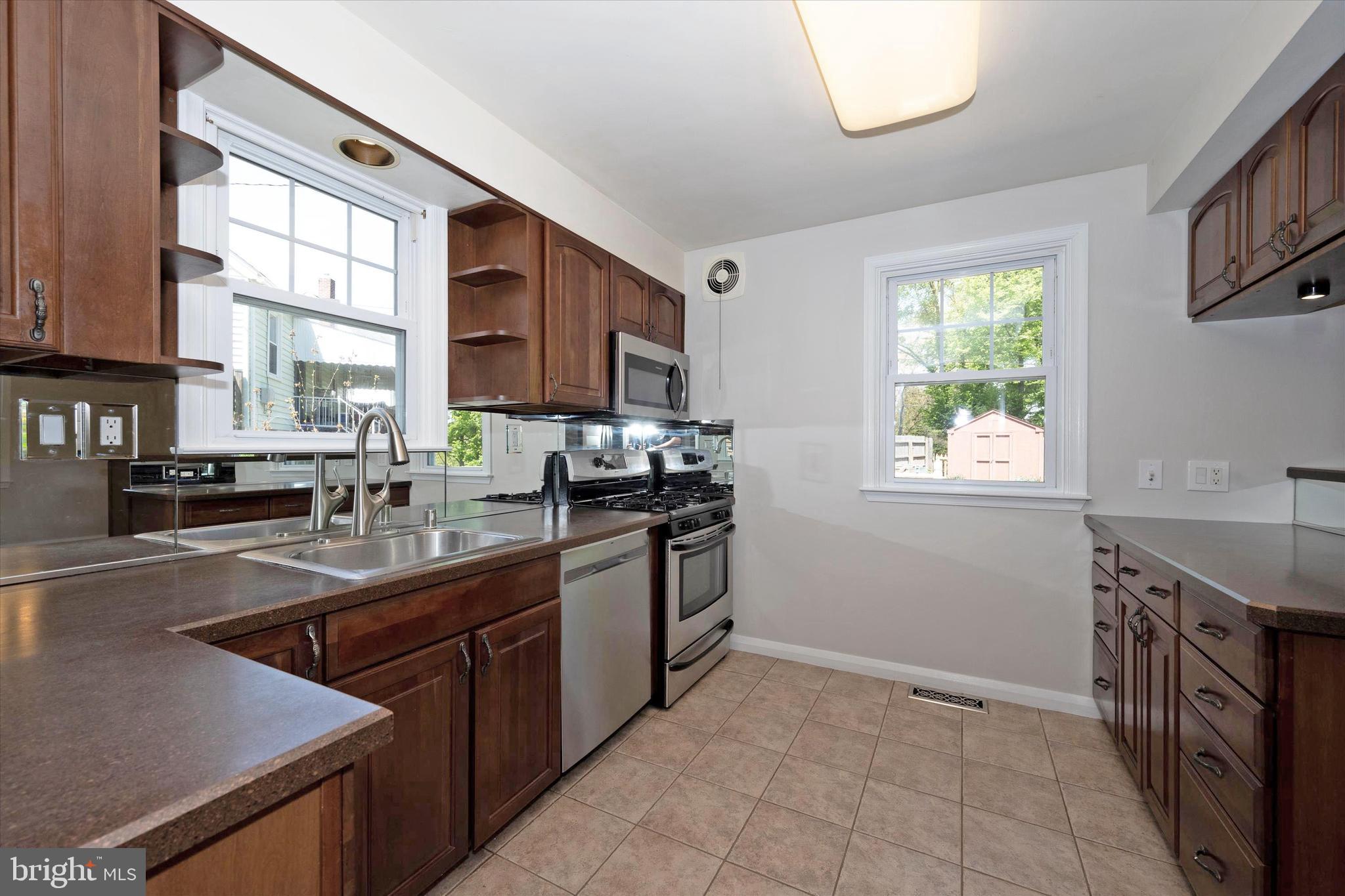 1240 Oakland Terrace Road Baltimore, MD 21227 - Photo 33 of 77