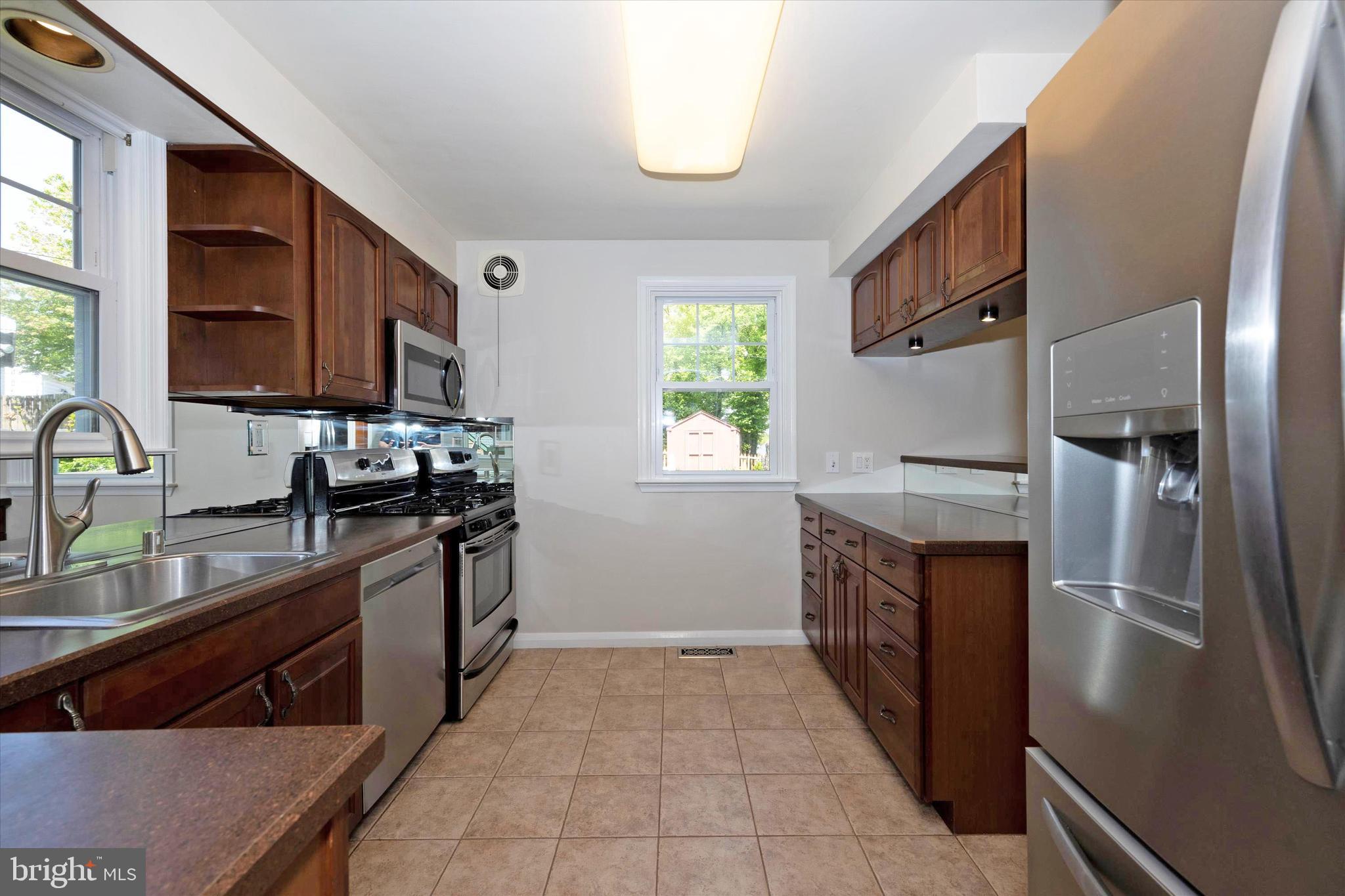 1240 Oakland Terrace Road Baltimore, MD 21227 - Photo 34 of 77