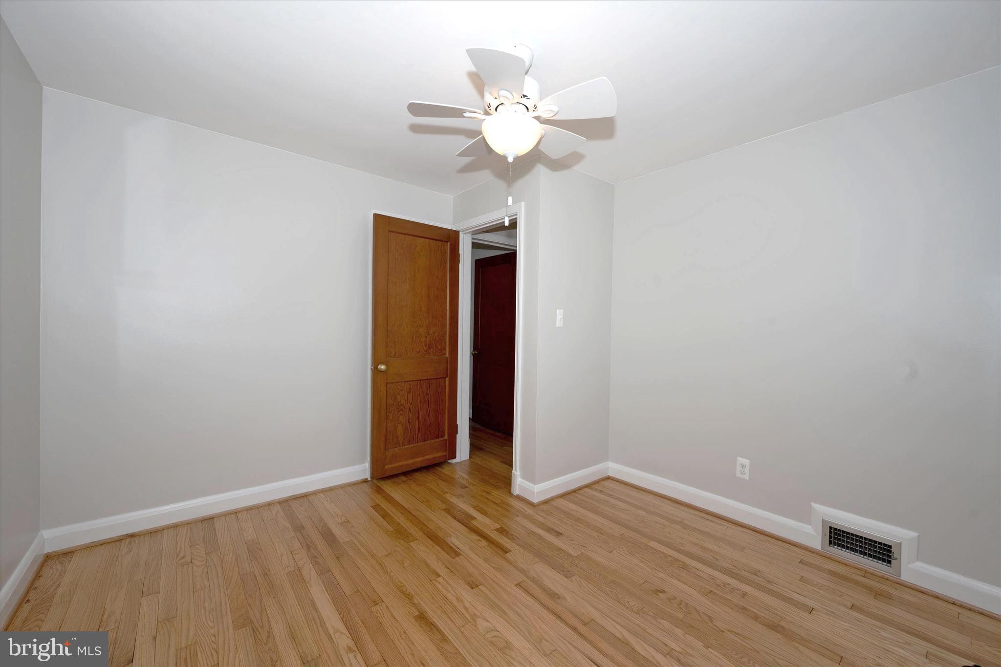 1240 Oakland Terrace Road Baltimore, MD 21227 - Photo 43 of 77