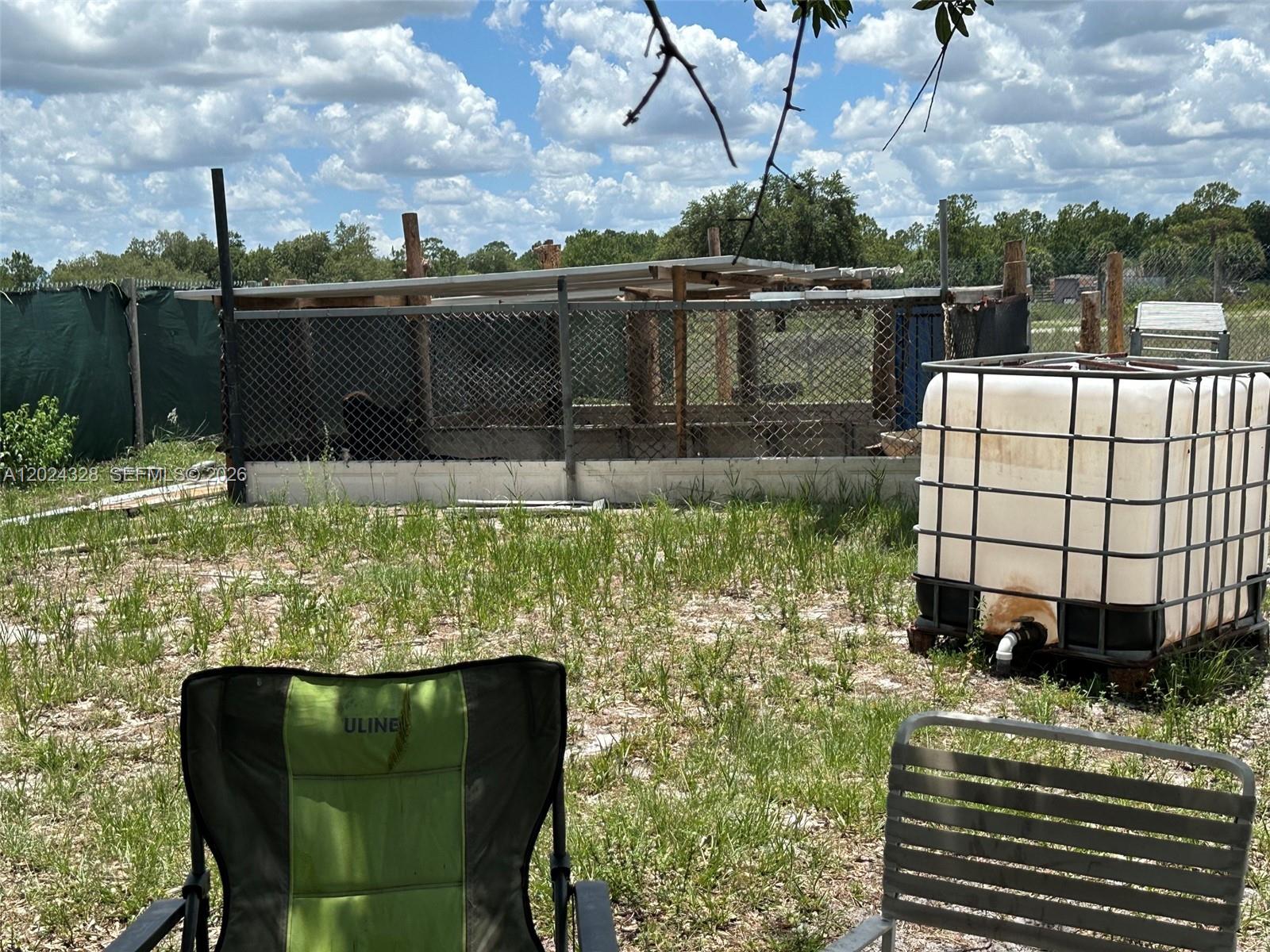 625 North Quebrada Street Clewiston, FL 33440 - Photo 24 of 26 a view of a backyard with sitting area