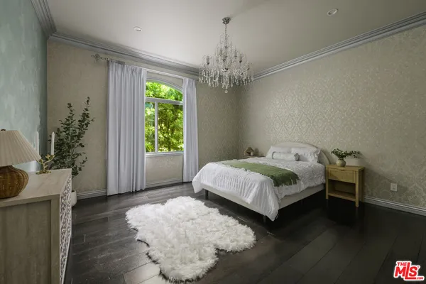 $7,995,000 | 4705 Los Feliz Boulevard, Los Angeles, CA 90027