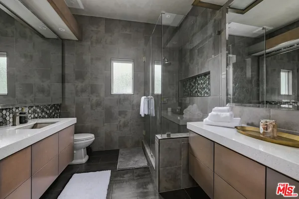 $7,995,000 | 4705 Los Feliz Boulevard, Los Angeles, CA 90027