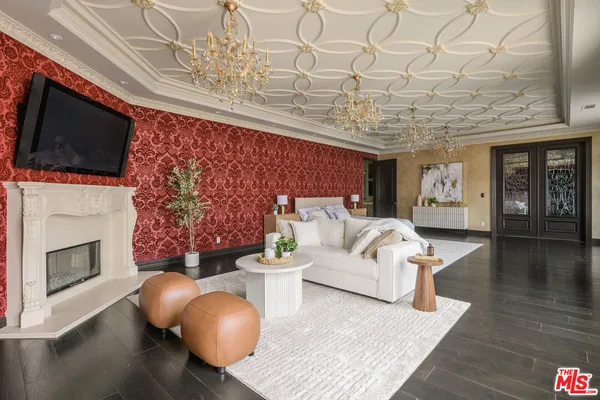 $7,995,000 | 4705 Los Feliz Boulevard, Los Angeles, CA 90027