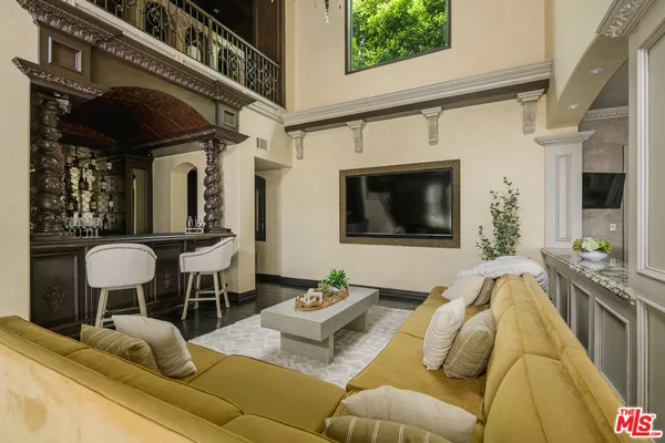 $7,995,000 | 4705 Los Feliz Boulevard, Los Angeles, CA 90027