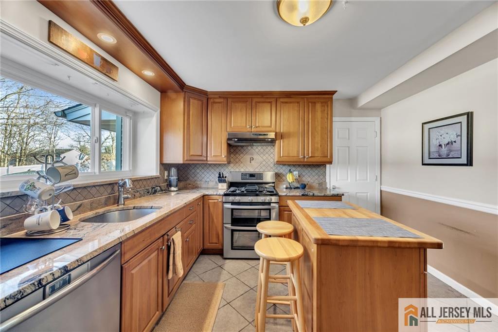 68 Hastings Road Kendall Park, NJ 08824 - Photo 17 of 38