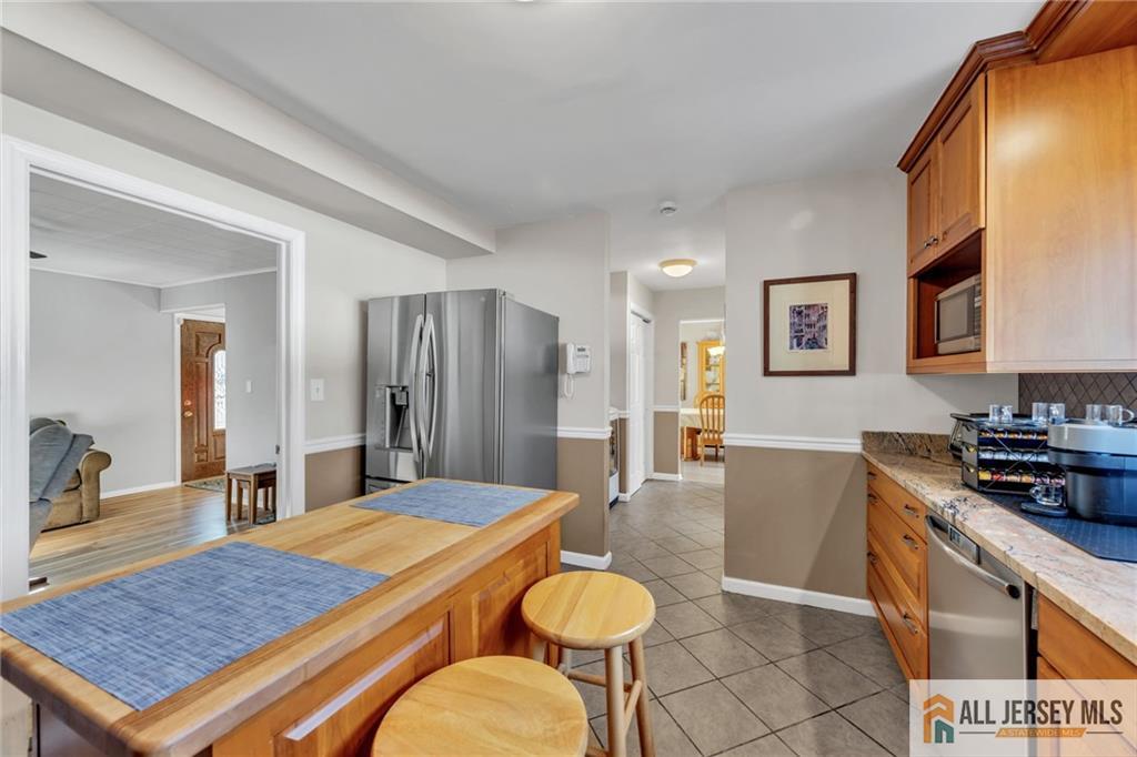 68 Hastings Road Kendall Park, NJ 08824 - Photo 18 of 38
