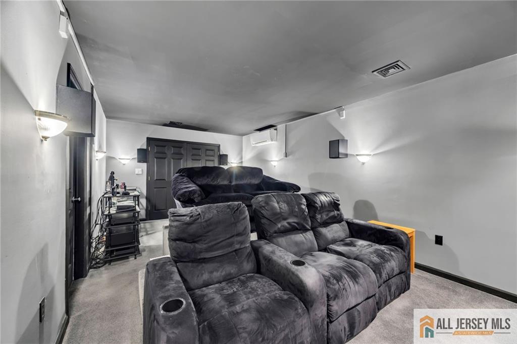 68 Hastings Road Kendall Park, NJ 08824 - Photo 23 of 38
