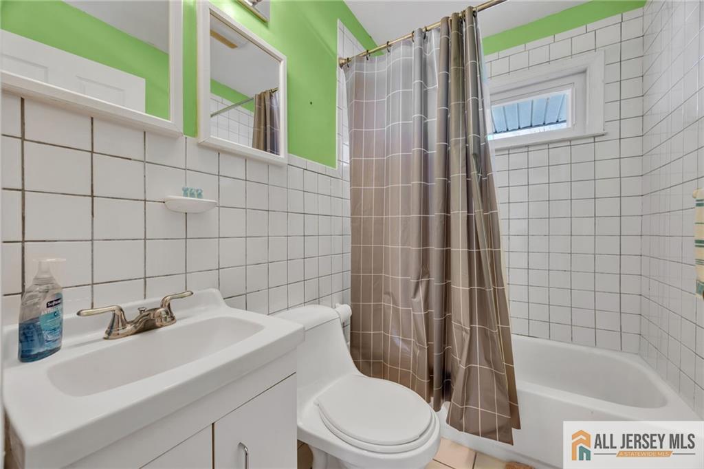 68 Hastings Road Kendall Park, NJ 08824 - Photo 28 of 38