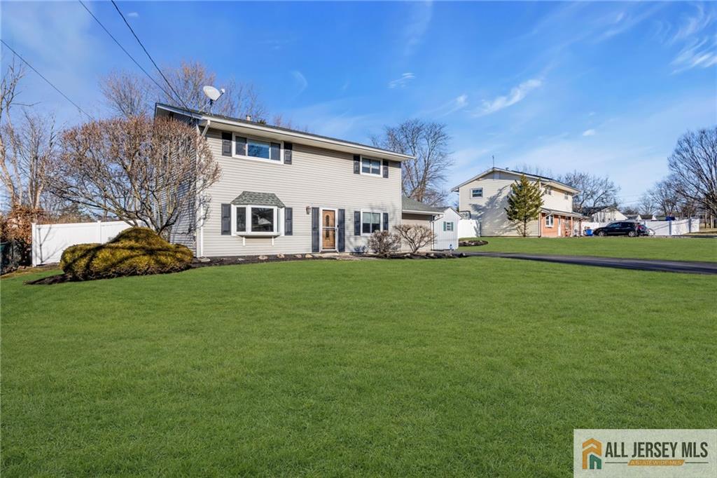 68 Hastings Road Kendall Park, NJ 08824 - Photo 5 of 38