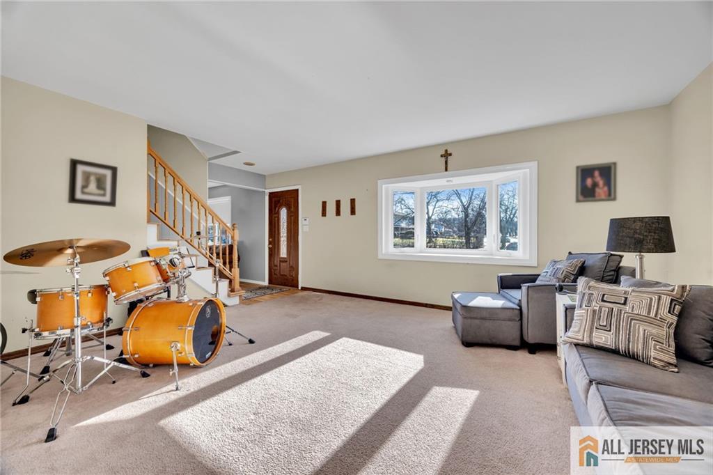 68 Hastings Road Kendall Park, NJ 08824 - Photo 6 of 38