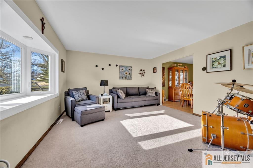 68 Hastings Road Kendall Park, NJ 08824 - Photo 7 of 38