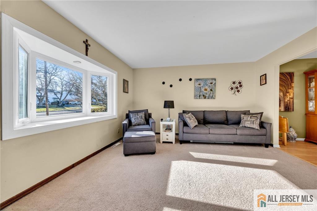 68 Hastings Road Kendall Park, NJ 08824 - Photo 8 of 38