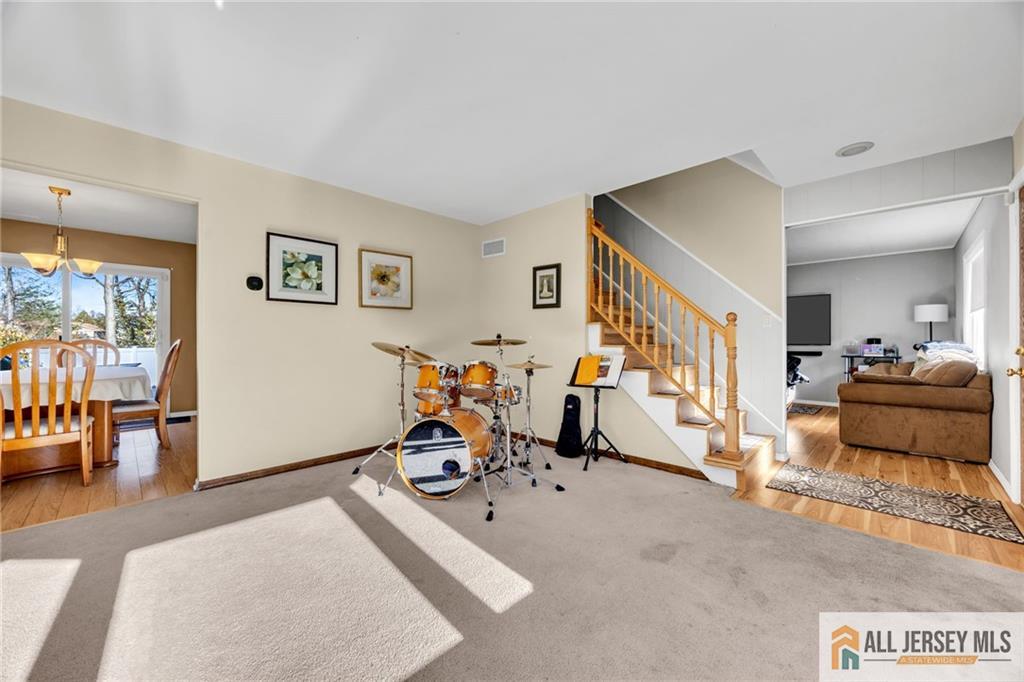 68 Hastings Road Kendall Park, NJ 08824 - Photo 9 of 38