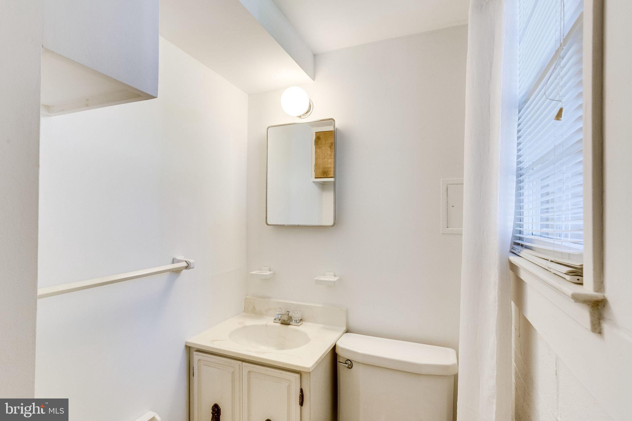 14049 Grayson Road Woodbridge, VA 22191 - Photo 24 of 31 Half Bath