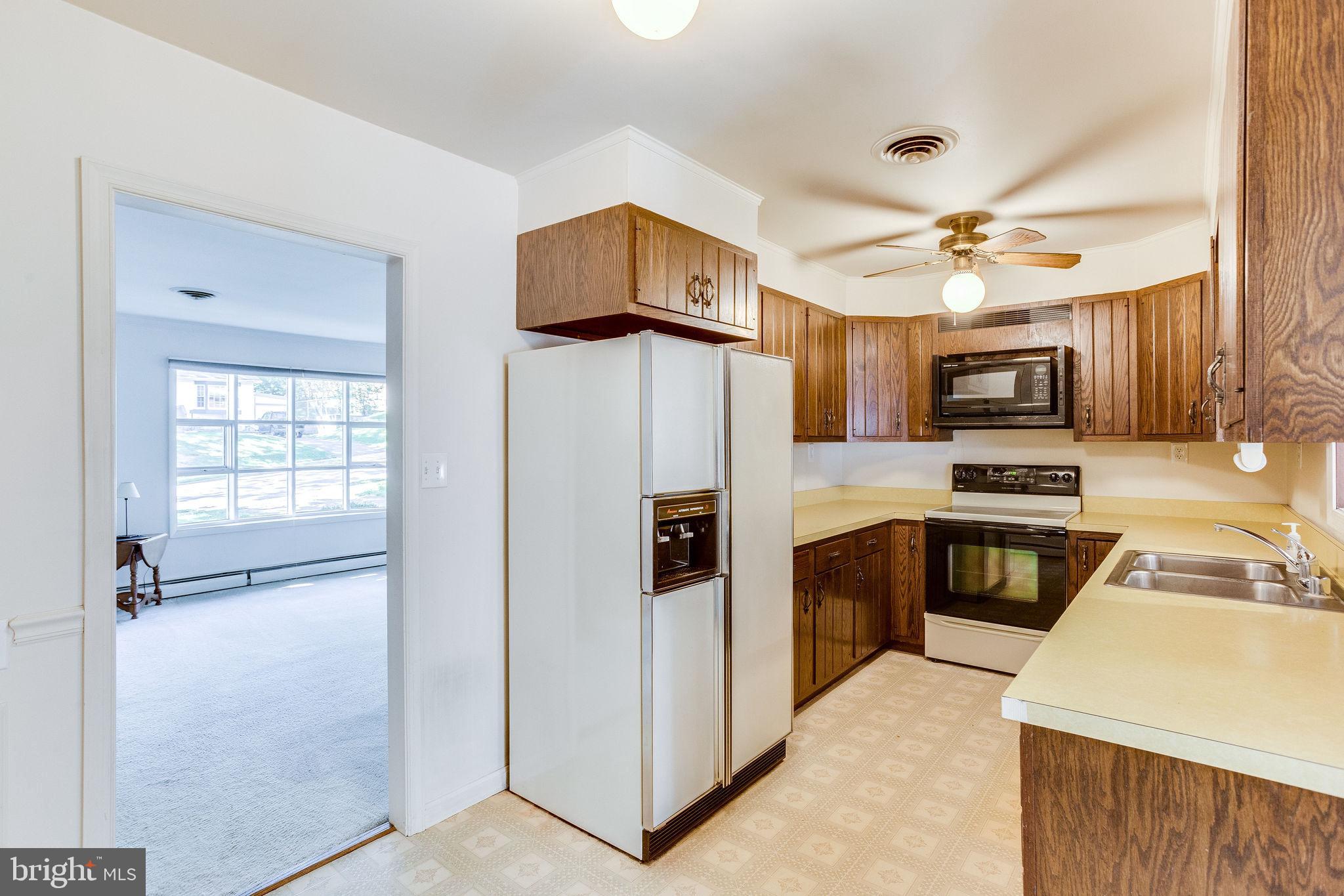 14049 Grayson Road Woodbridge, VA 22191 - Photo 7 of 31 Kitchen