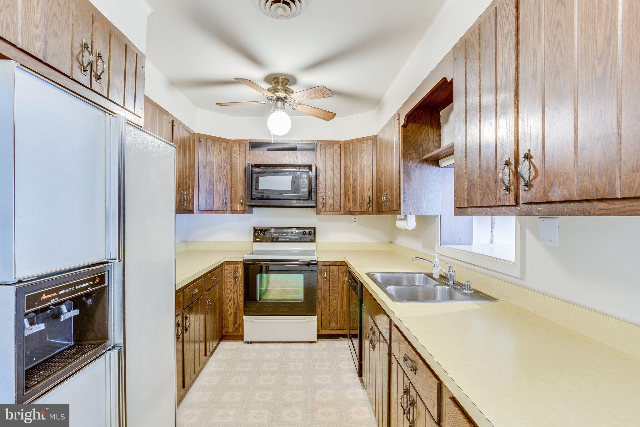 14049 Grayson Road Woodbridge, VA 22191 - Photo 8 of 31 Kitchen