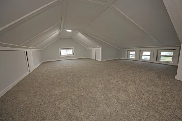 a view of empty room with window