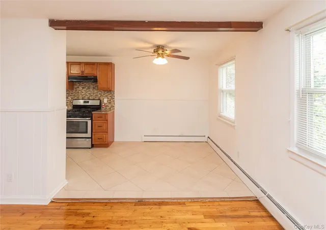 a view of a livingroom with an empty space
