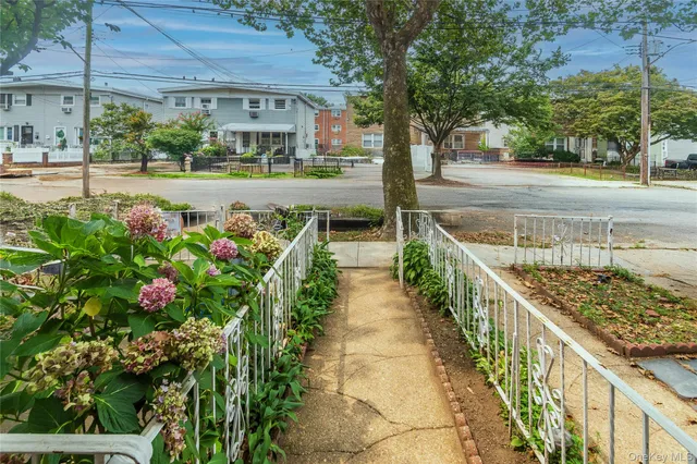 $1,148,000 | 926 Vincent Avenue | Throgs Neck