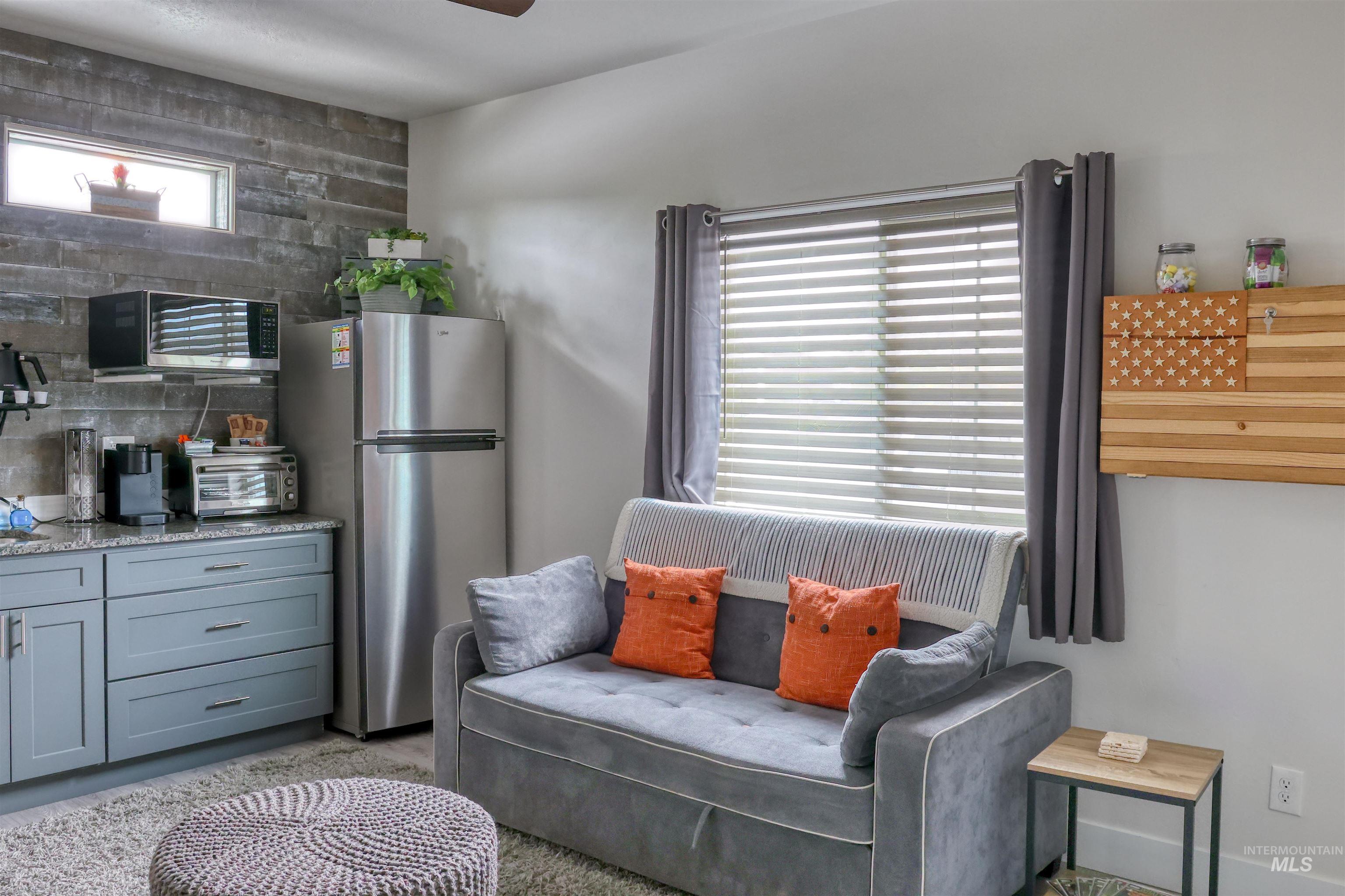 1087 Easy Avenue Twin Falls, ID 83301 - Photo 18 of 25 Sitting room featuring a ceiling fan
