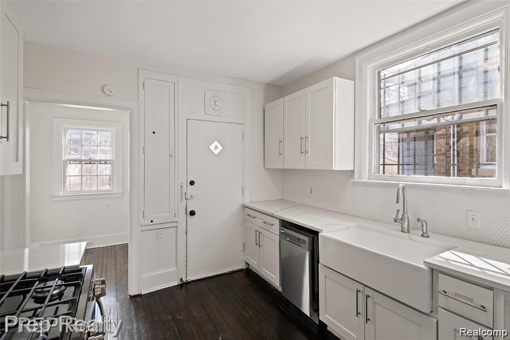 2221 Atkinson Street Detroit, MI 48206 - Photo 12 of 45 Kitchen 1