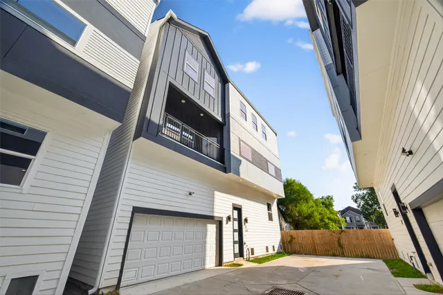 $560,000 | 1122 West 16th Street, Unit C, Houston, TX 77008